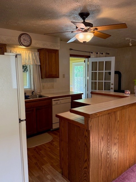 5044 Butler Road Canandaigua Town, NY 14424 - Photo 11 of 45 Kitchen to 3 season room