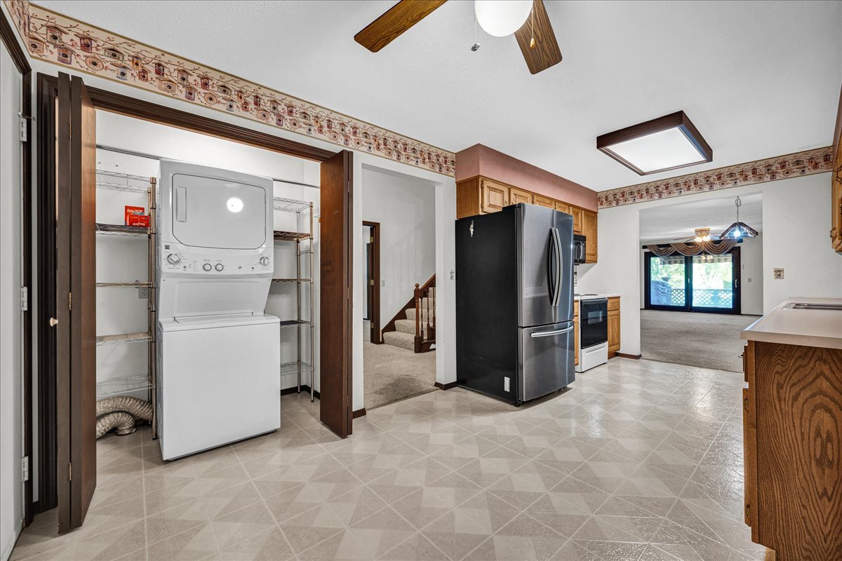 1509 Fort Jesse Road, Unit 13 Normal, IL 61761 - Photo 23 of 30 a view of a livingroom with a furniture
