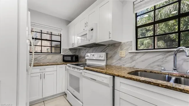 $1,600 | 5288 Treetops Drive, Unit I106, Naples, FL 34113