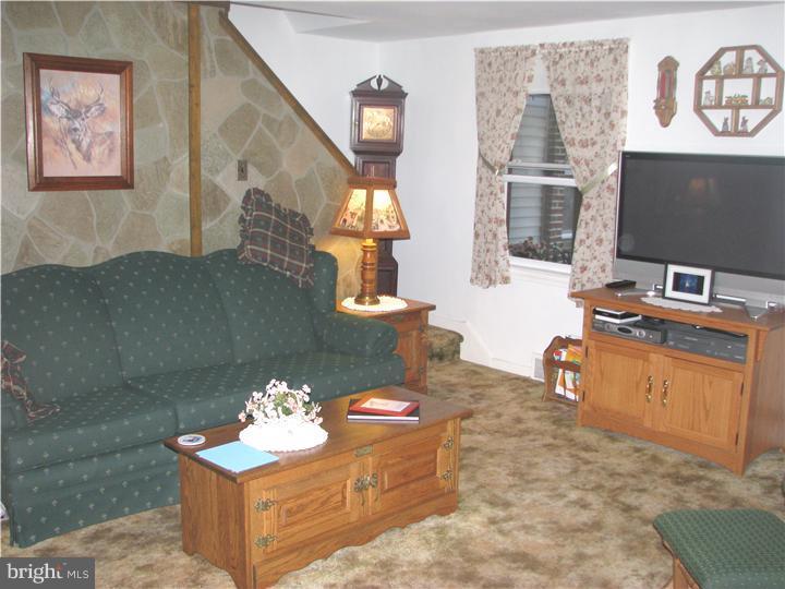 743 Clymer Lane Ridley Park, PA 19078 - Photo 4 of 20 Living Room