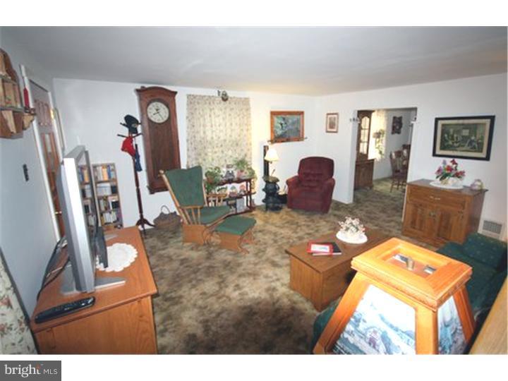 743 Clymer Lane Ridley Park, PA 19078 - Photo 5 of 20 Living Room