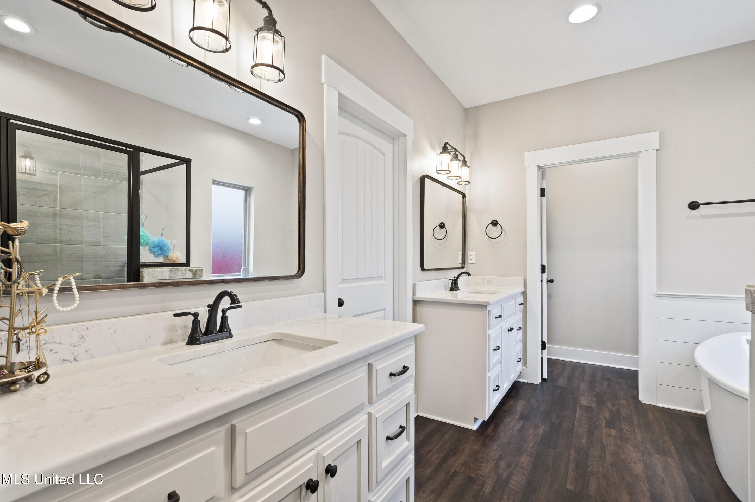 1134 Sandy Betts Road Nesbit, MS 38651 - Photo 13 of 30 Primary Bath