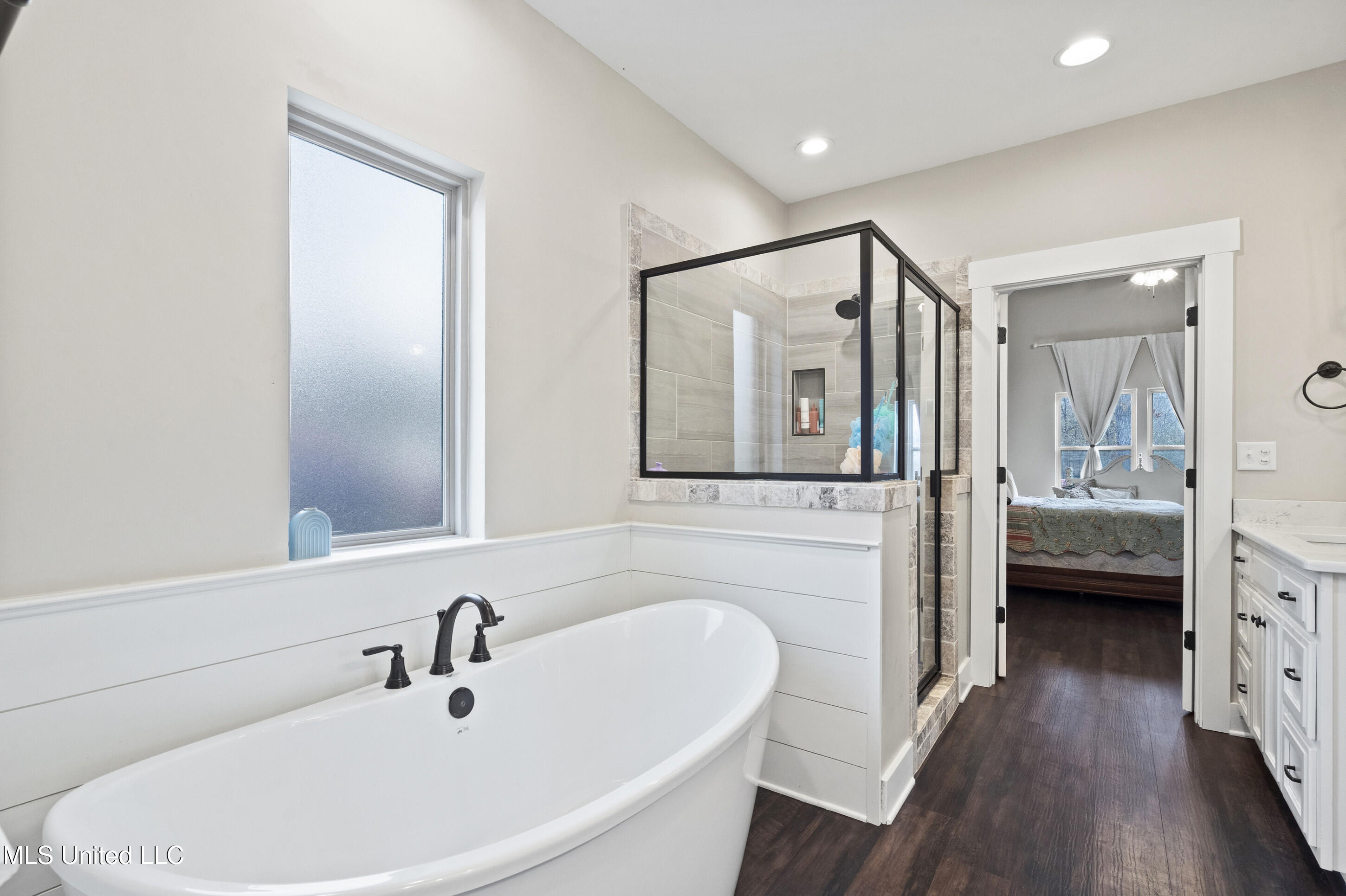 1134 Sandy Betts Road Nesbit, MS 38651 - Photo 14 of 30 Primary Bath