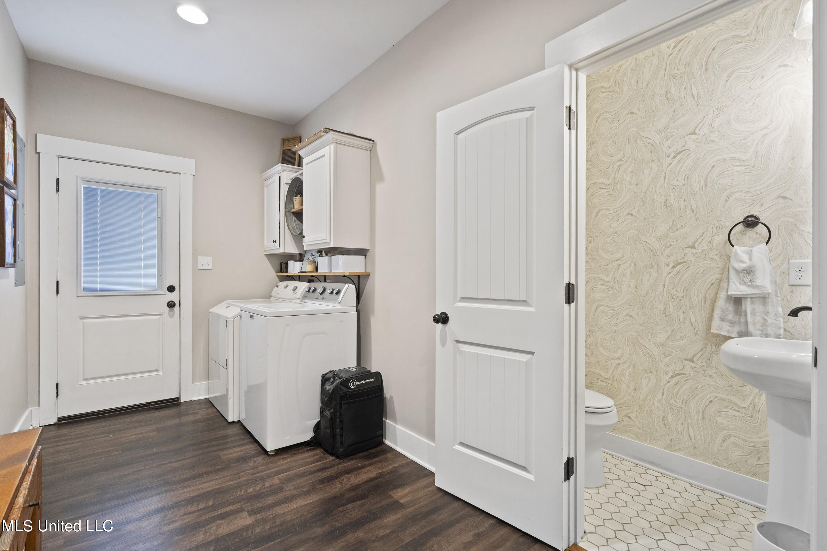 1134 Sandy Betts Road Nesbit, MS 38651 - Photo 21 of 30 Laundry Room