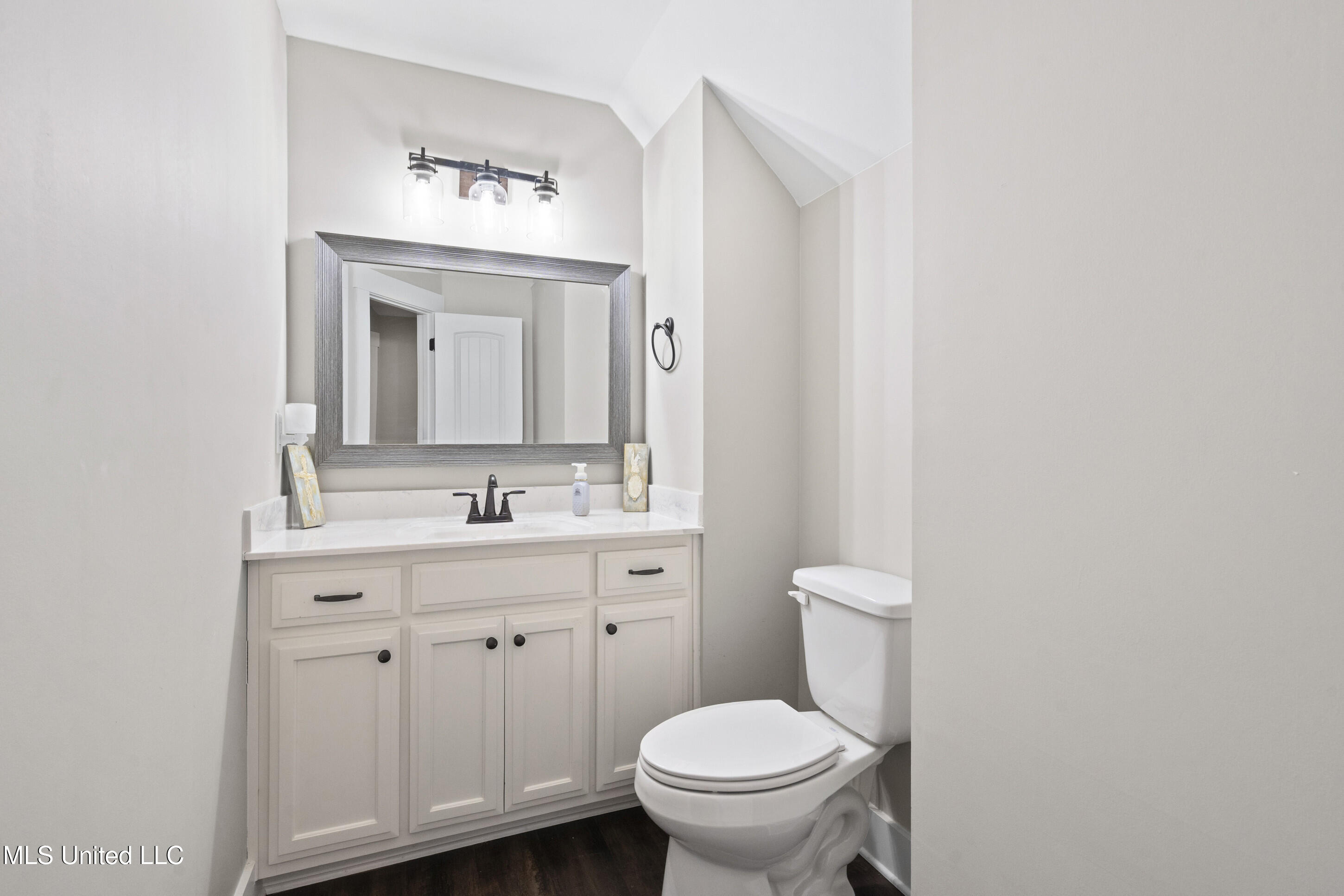 1134 Sandy Betts Road Nesbit, MS 38651 - Photo 22 of 30 Half Bath