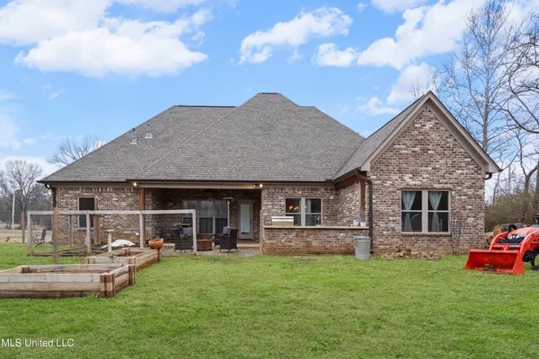 $449,900 | 1134 Sandy Betts Road, Nesbit, MS 38651