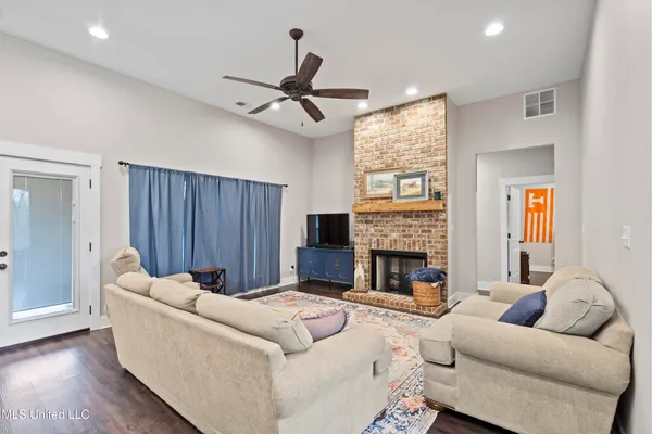 $449,900 | 1134 Sandy Betts Road, Nesbit, MS 38651