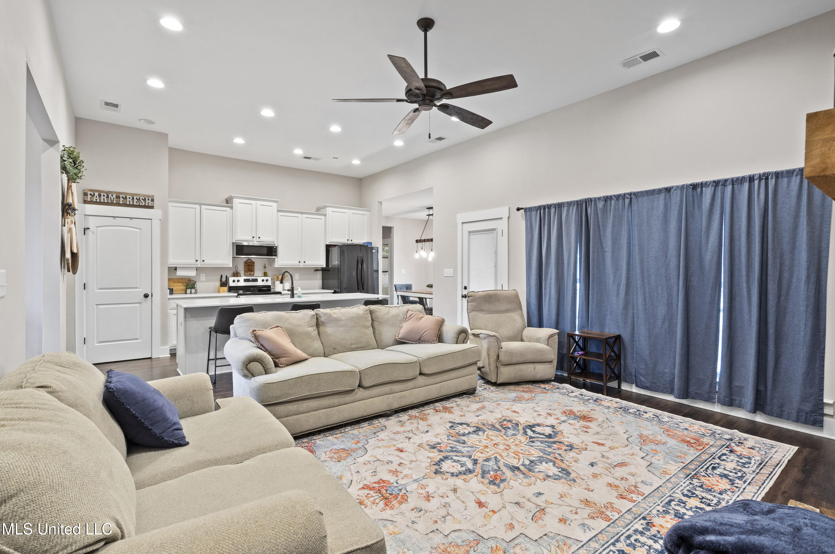 1134 Sandy Betts Road Nesbit, MS 38651 - Photo 5 of 30 Family Room
