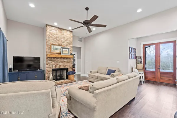 $449,900 | 1134 Sandy Betts Road, Nesbit, MS 38651