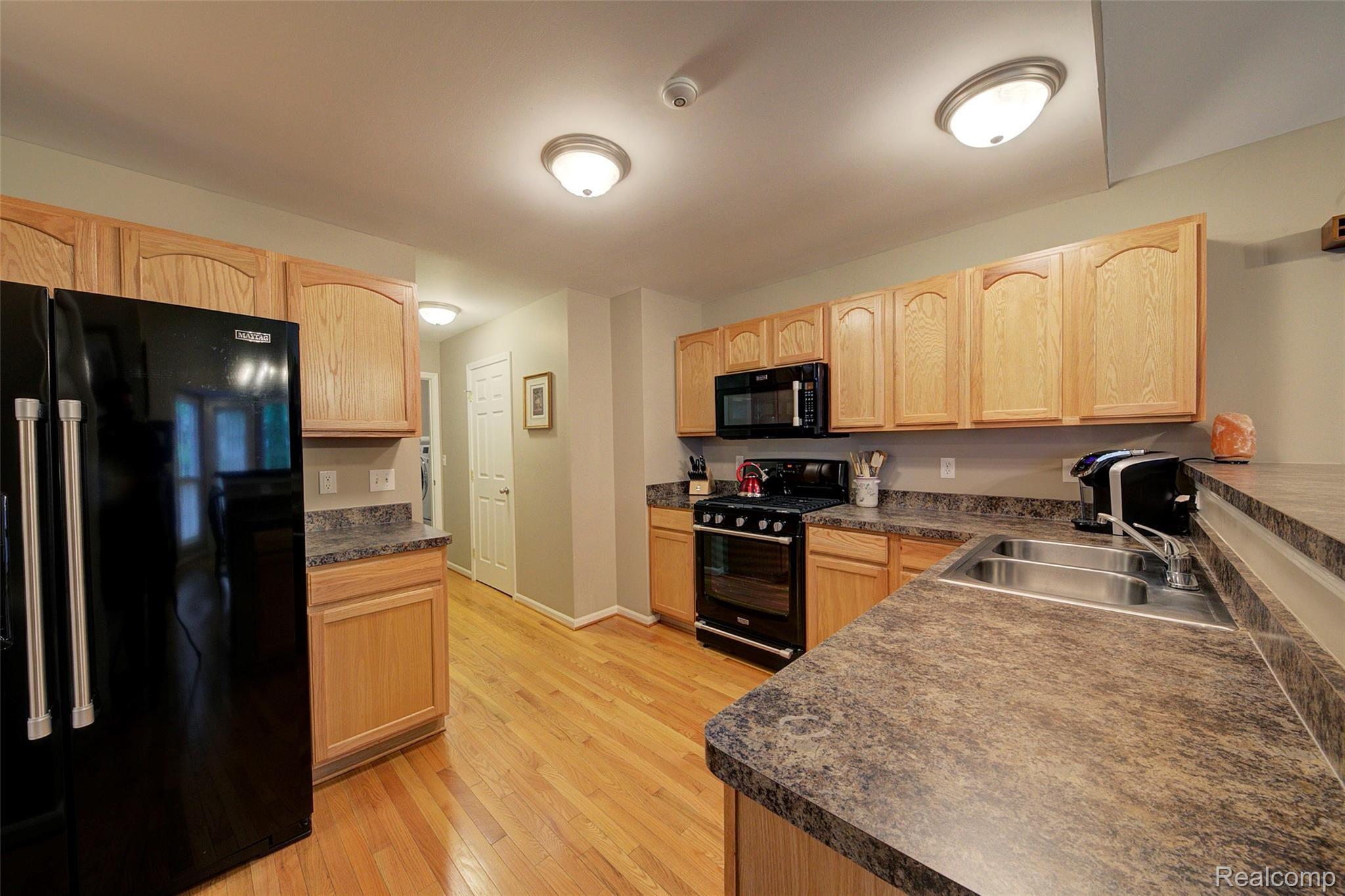 49131 Hawksburry Road Canton, MI 48188 - Photo 13 of 43 13 Kitchen.jpg
