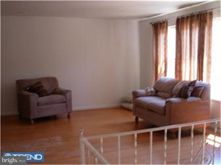 10 Harvard Road Atco, NJ 08004 - Photo 3 of 9 Living Room