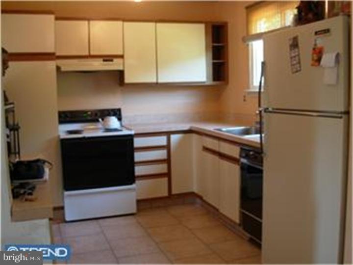 10 Harvard Road Atco, NJ 08004 - Photo 5 of 9 Kitchen