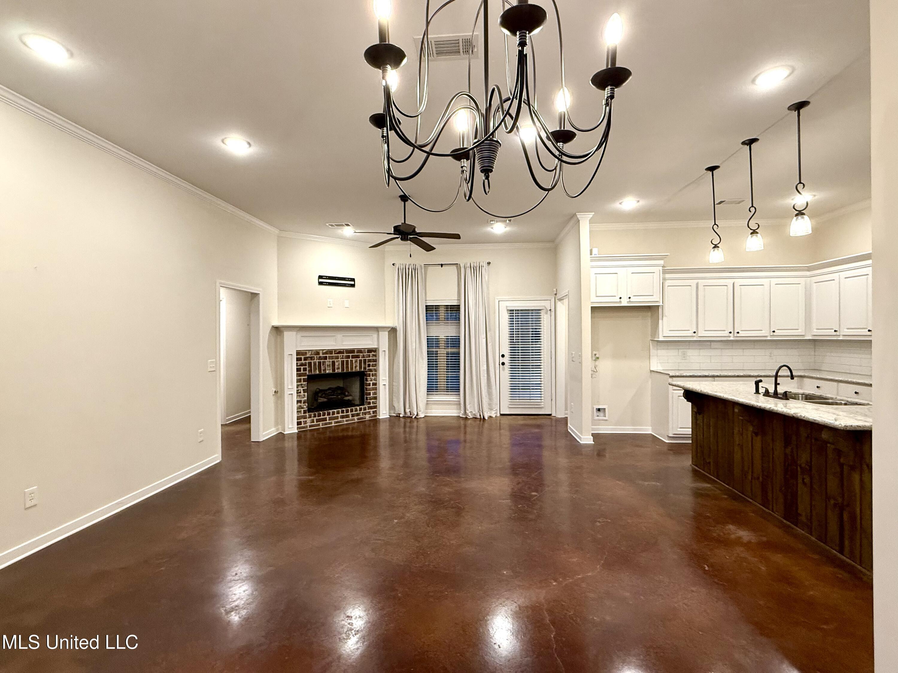 921 Filmore Dr. Brandon, MS 39042 - Photo 12 of 34 Photo Jan 13 2026, 5 22 35 PM