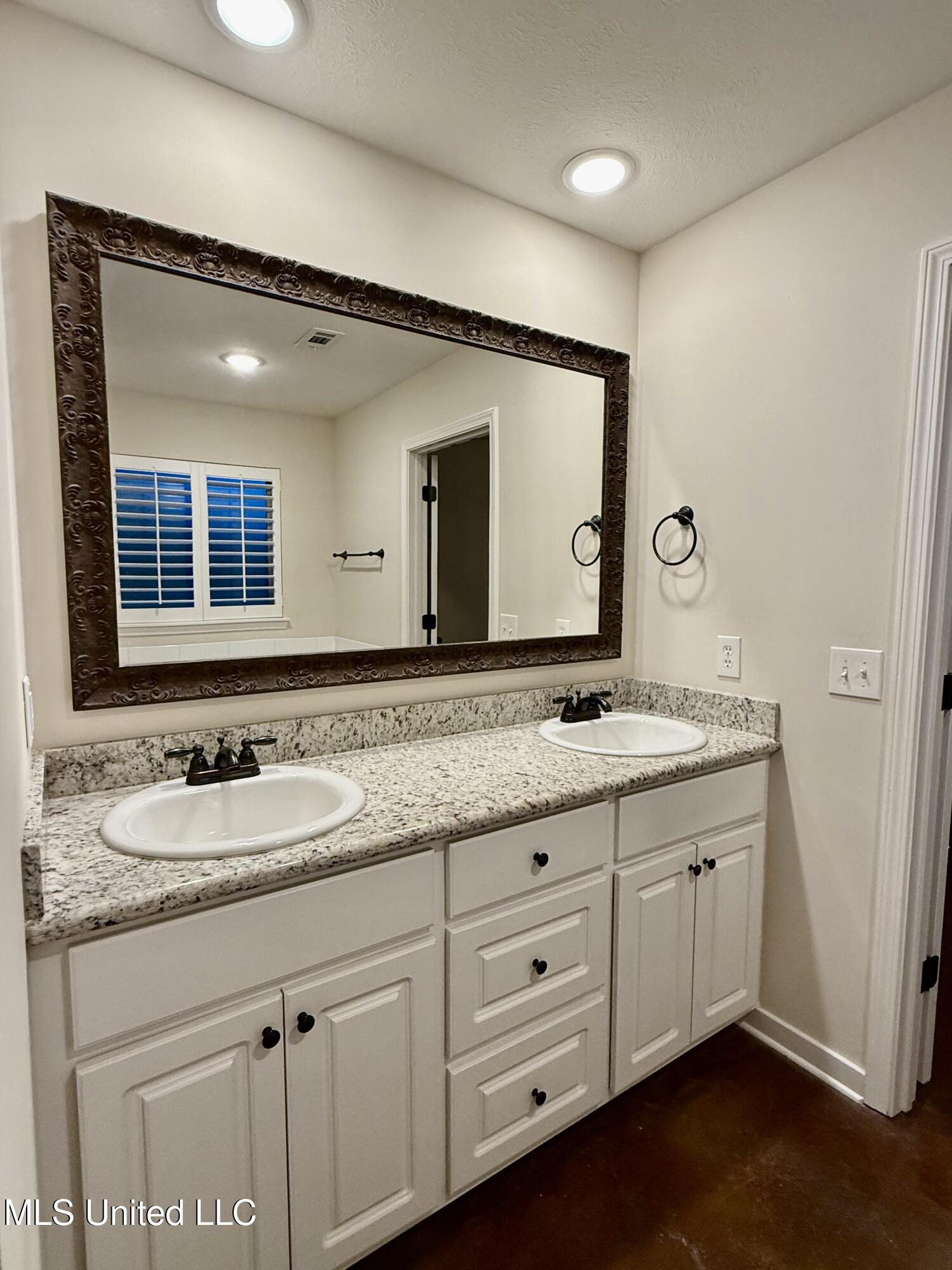 921 Filmore Dr. Brandon, MS 39042 - Photo 17 of 34 Photo Jan 13 2026, 5 23 30 PM