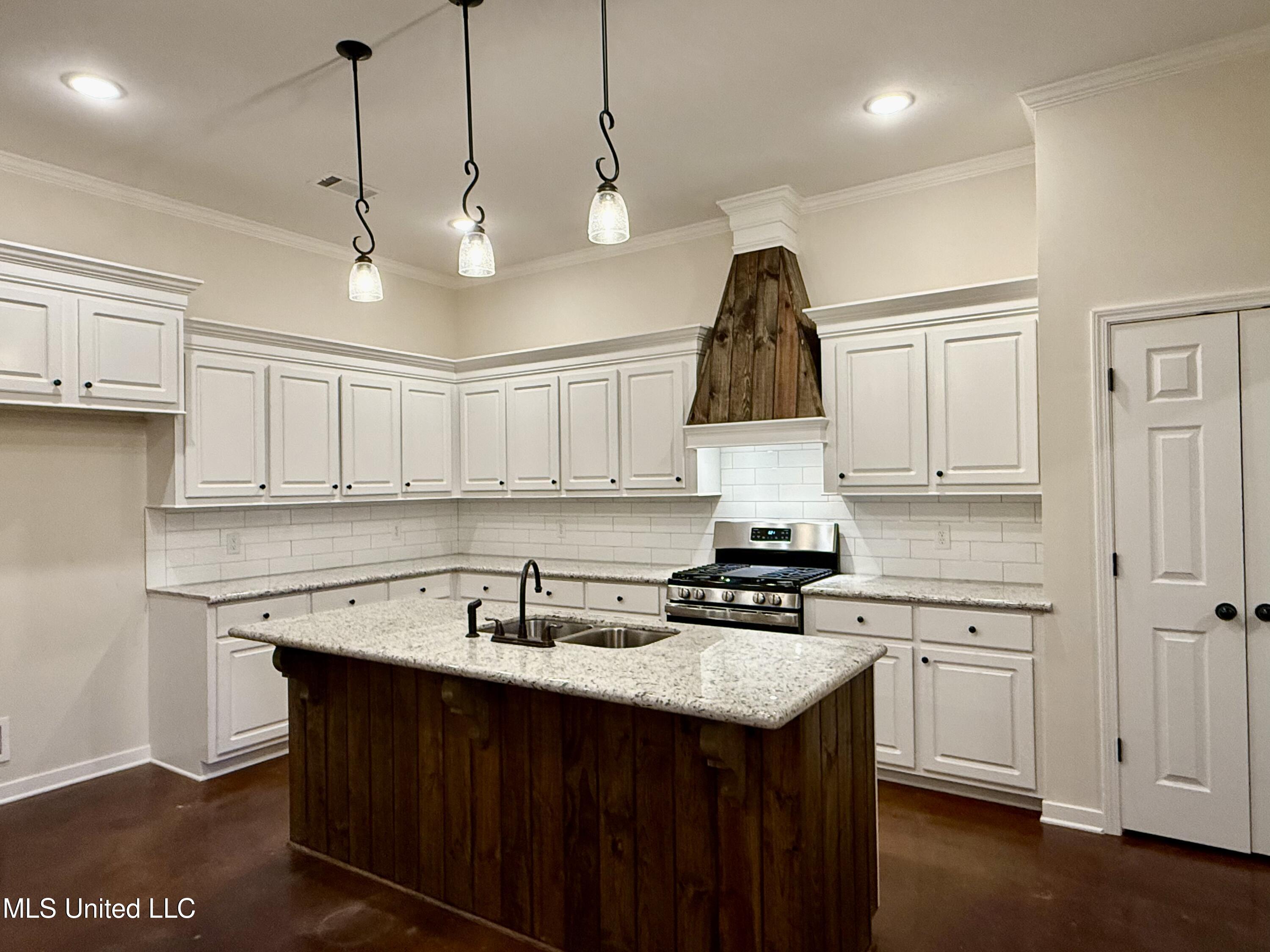 921 Filmore Dr. Brandon, MS 39042 - Photo 3 of 34 Photo Jan 13 2026, 5 21 33 PM