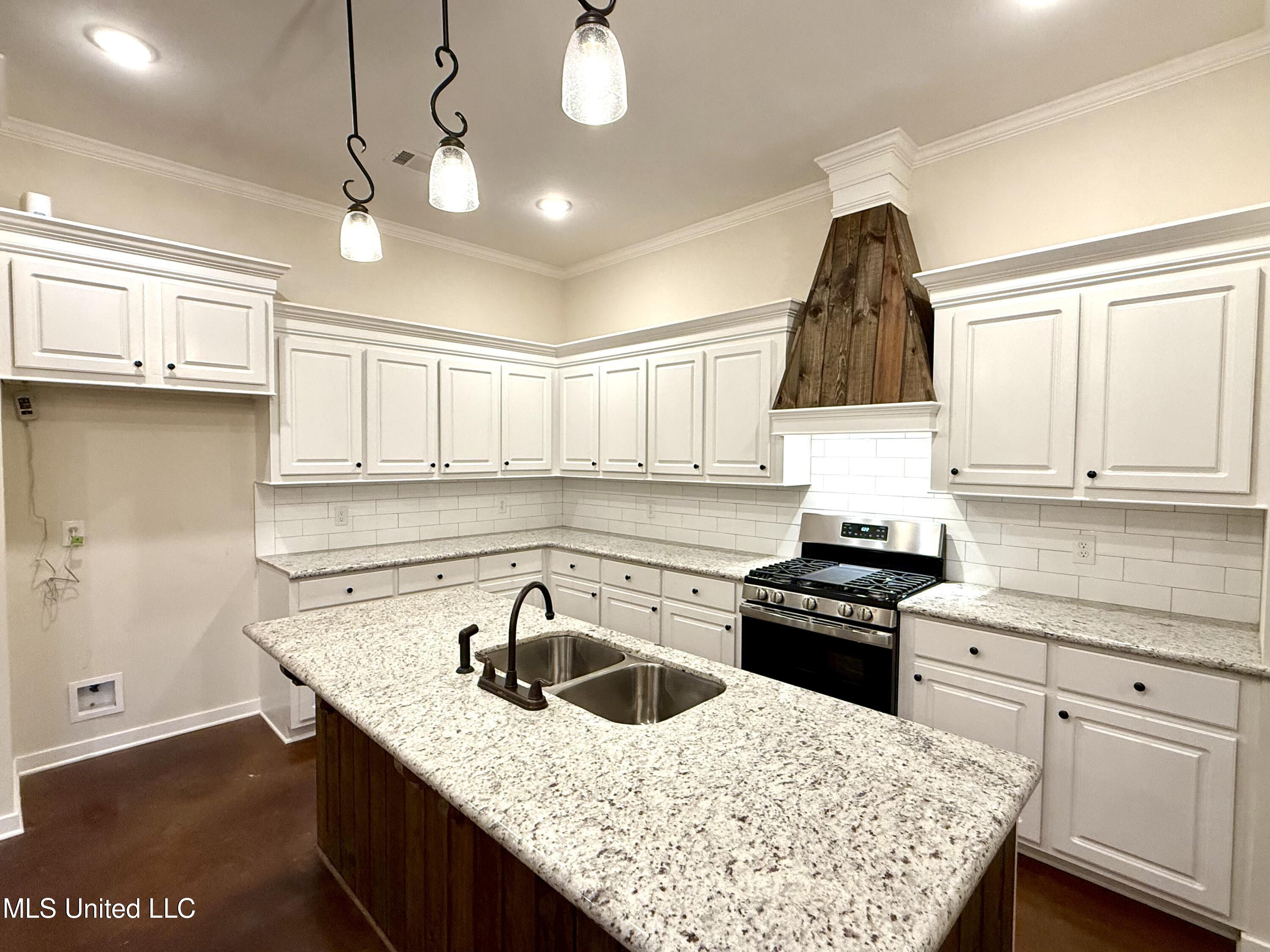 921 Filmore Dr. Brandon, MS 39042 - Photo 7 of 34 Photo Jan 13 2026, 5 22 22 PM