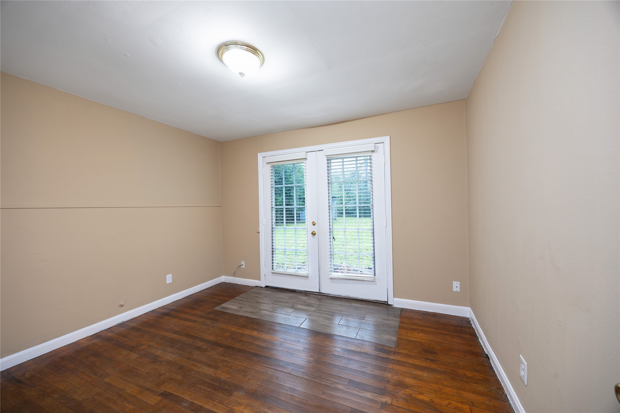 304 Harris Boulevard Conroe, TX 77301 - Photo 14 of 24