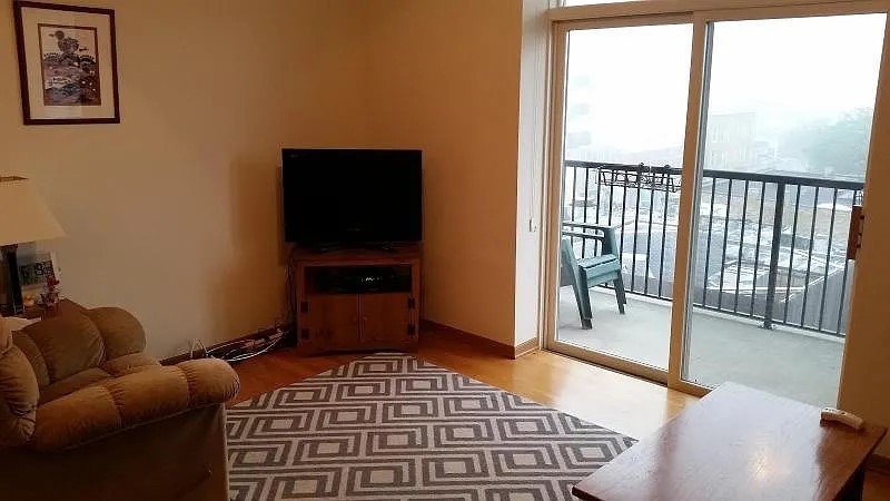 515 Main Street, Unit 502 Evanston, IL 60202 - Photo 4 of 14