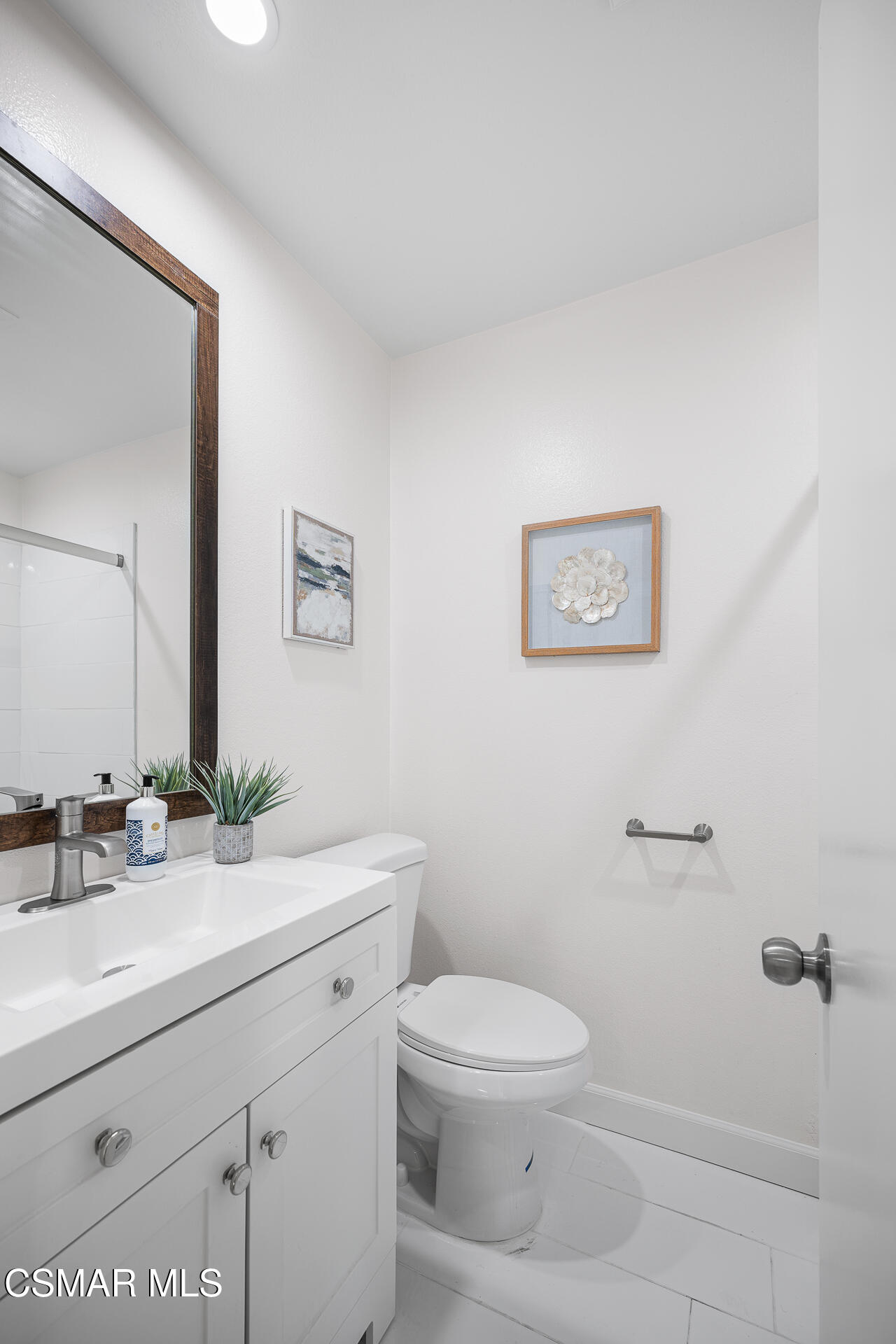 577 Spring Road, Unit 54 Moorpark, CA 93021 - Photo 20 of 23 a bathroom with a toilet a sink and mirror