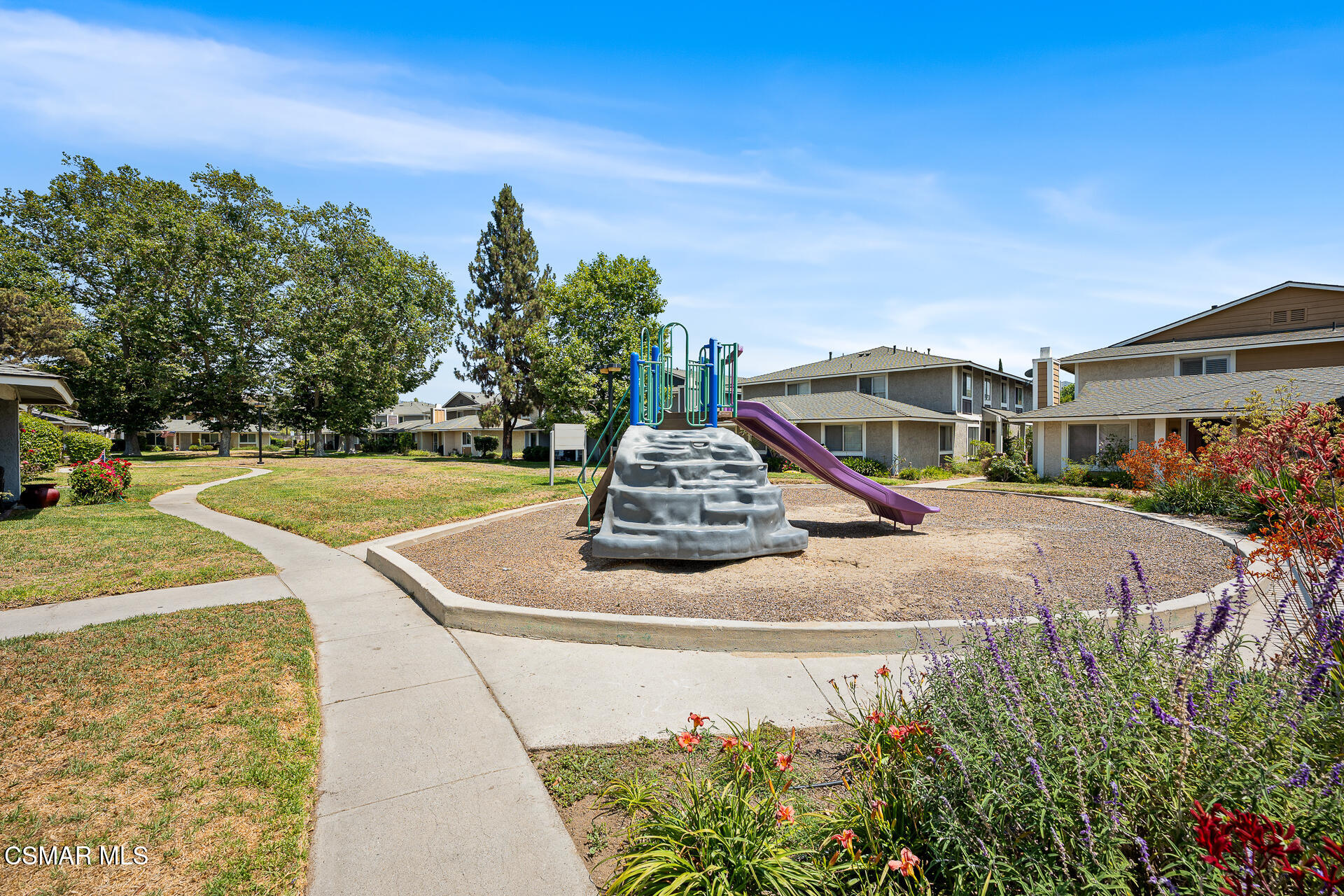 577 Spring Road, Unit 54 Moorpark, CA 93021 - Photo 22 of 23 a view of a volley ball court