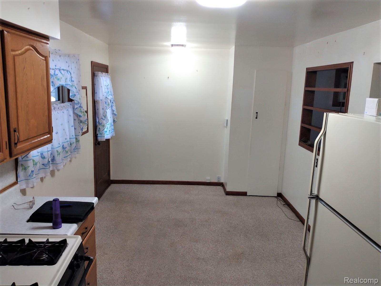 1263 Fall River Road Ypsilanti, MI 48198 - Photo 12 of 25 Kitchen Pic2.jpg
