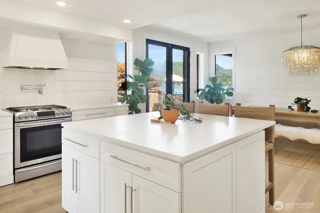 $1,200,000 | 12951 South Front Street, Mount Vernon, WA 98273