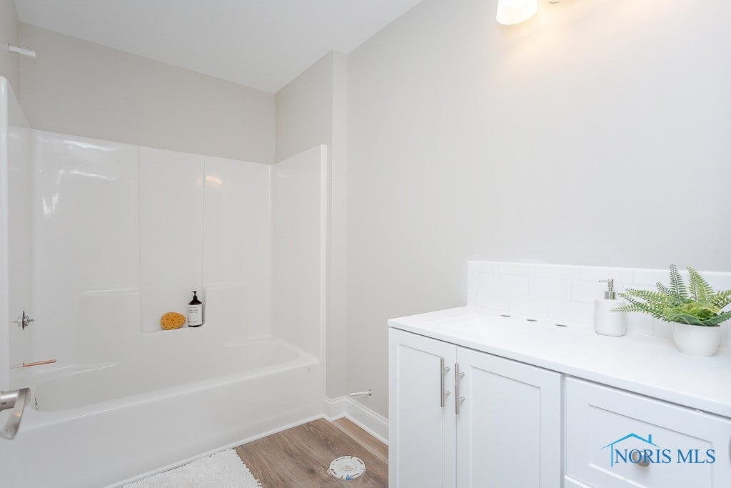 6016 Meade Road Sylvania, OH 43560 - Photo 21 of 33 Photos from previous completed build - Main level full bath