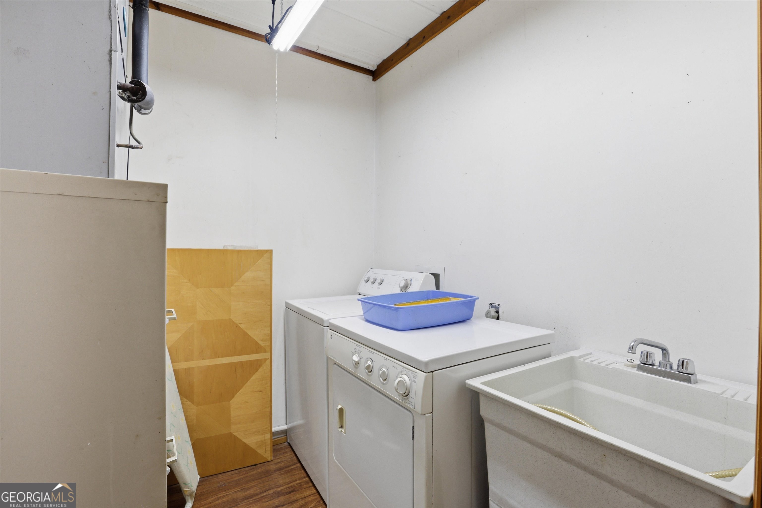 1525 Myron Hart Road Coolidge, GA 31738 - Photo 30 of 58 a utility room with dryer and washer