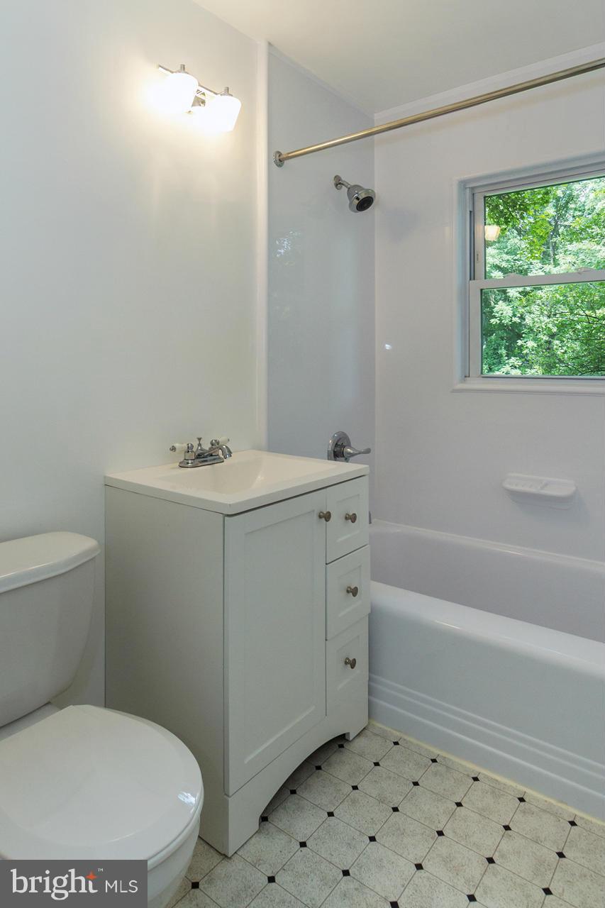 15623 York Road Sparks, MD 21152 - Photo 12 of 29 Bath