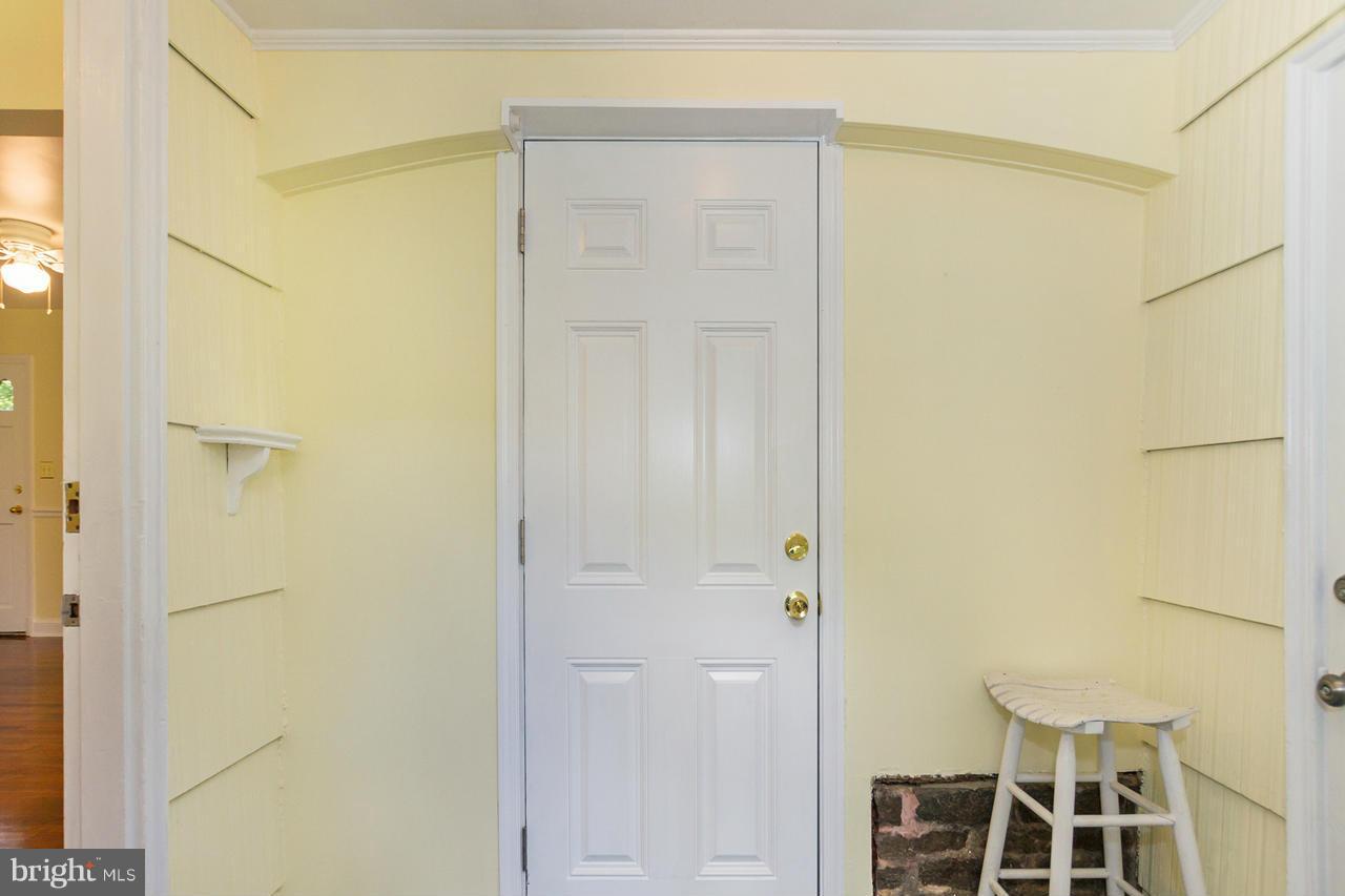 15623 York Road Sparks, MD 21152 - Photo 13 of 29 Breezeway