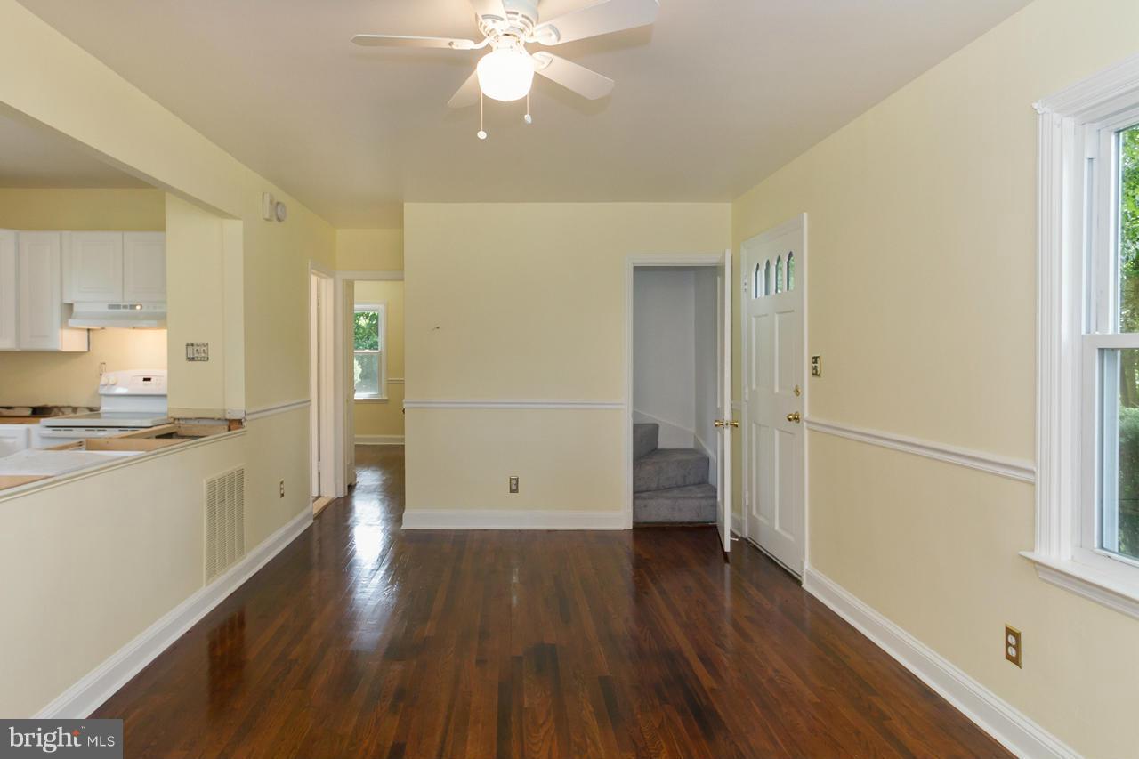 15623 York Road Sparks, MD 21152 - Photo 20 of 29 Living Room / Dining Room