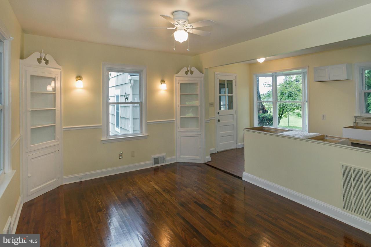 15623 York Road Sparks, MD 21152 - Photo 3 of 29 Living Room / Dining Room