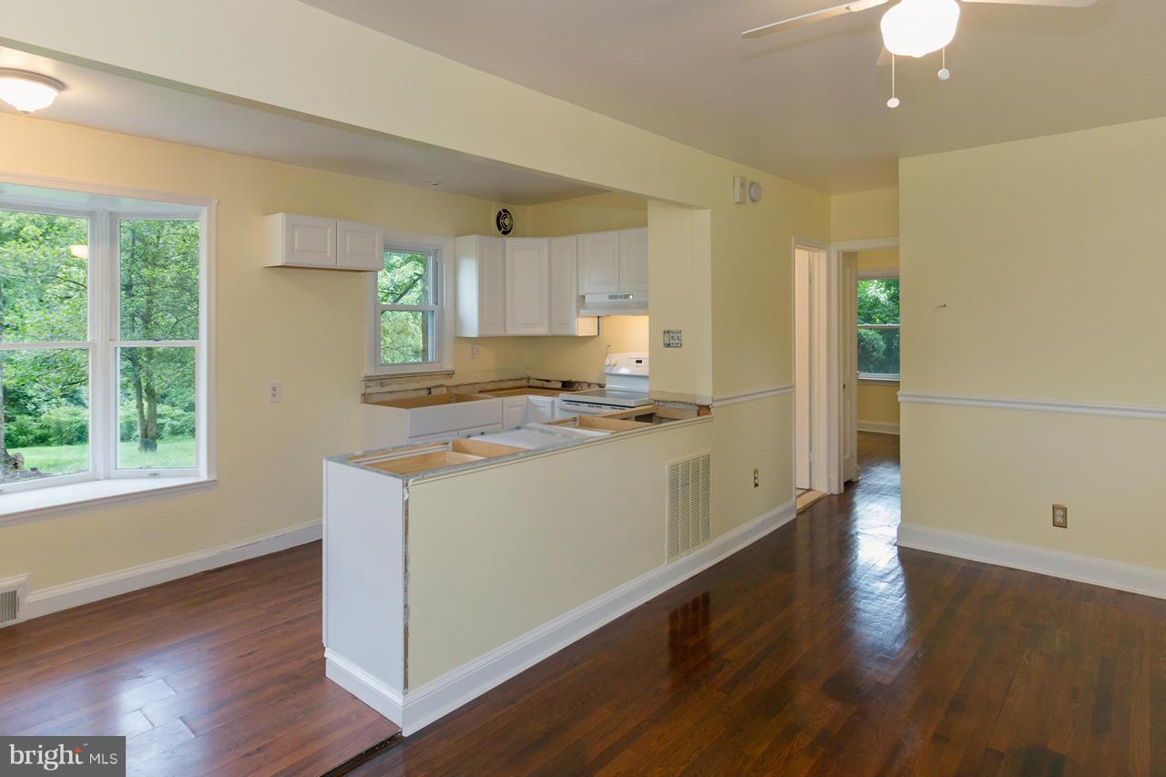 15623 York Road Sparks, MD 21152 - Photo 6 of 29 Kitchen