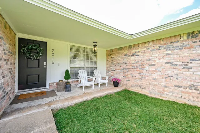 $275,000 | 2016 Willow Bend Drive, Wharton, TX 77488