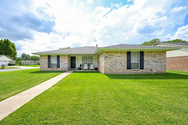 $275,000 | 2016 Willow Bend Drive, Wharton, TX 77488
