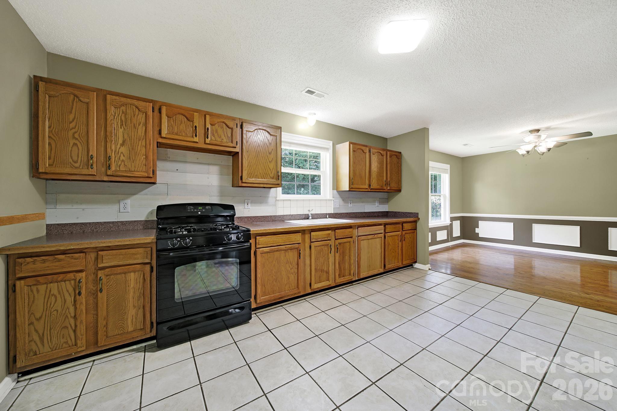 1805 Lillian Lane Fort Mill, SC 29708 - Photo 10 of 37 Gallery Image 10