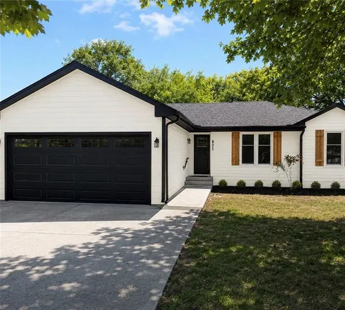 $325,000 | 821 Heather Drive, Belton, MO 64012