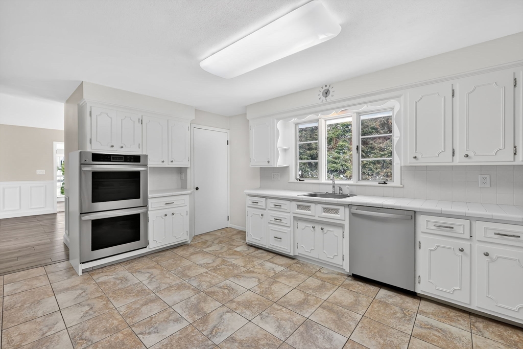 24 Cunningham Street Springfield, MA 01107 - Photo 20 of 42