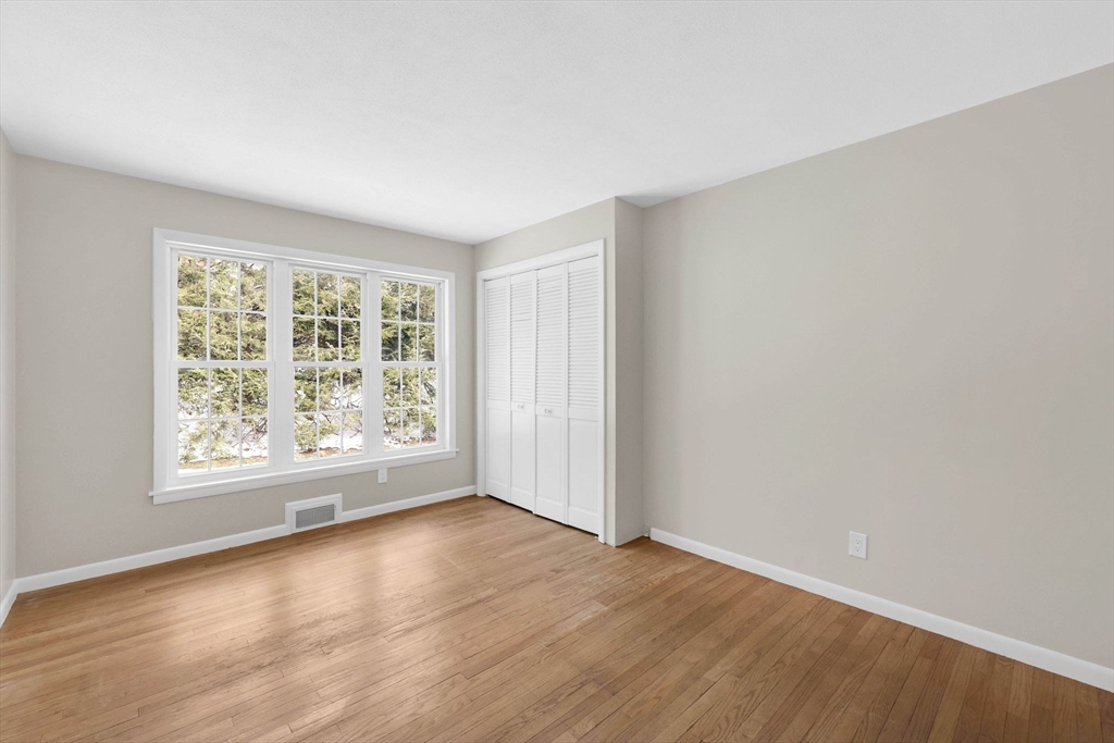 24 Cunningham Street Springfield, MA 01107 - Photo 29 of 42