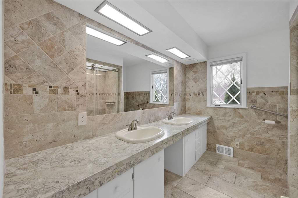 24 Cunningham Street Springfield, MA 01107 - Photo 31 of 42