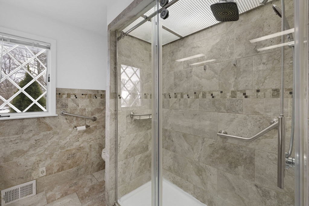 24 Cunningham Street Springfield, MA 01107 - Photo 32 of 42