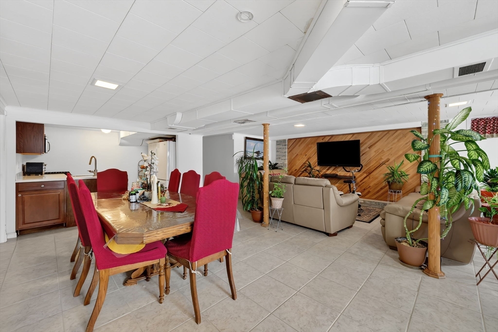 24 Cunningham Street Springfield, MA 01107 - Photo 34 of 42