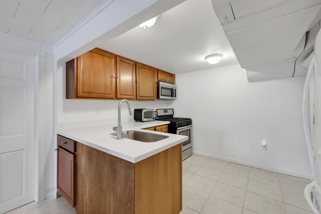 24 Cunningham Street Springfield, MA 01107 - Photo 36 of 42