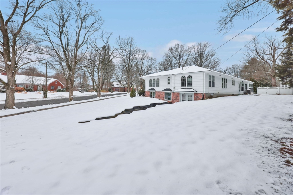 24 Cunningham Street Springfield, MA 01107 - Photo 38 of 42