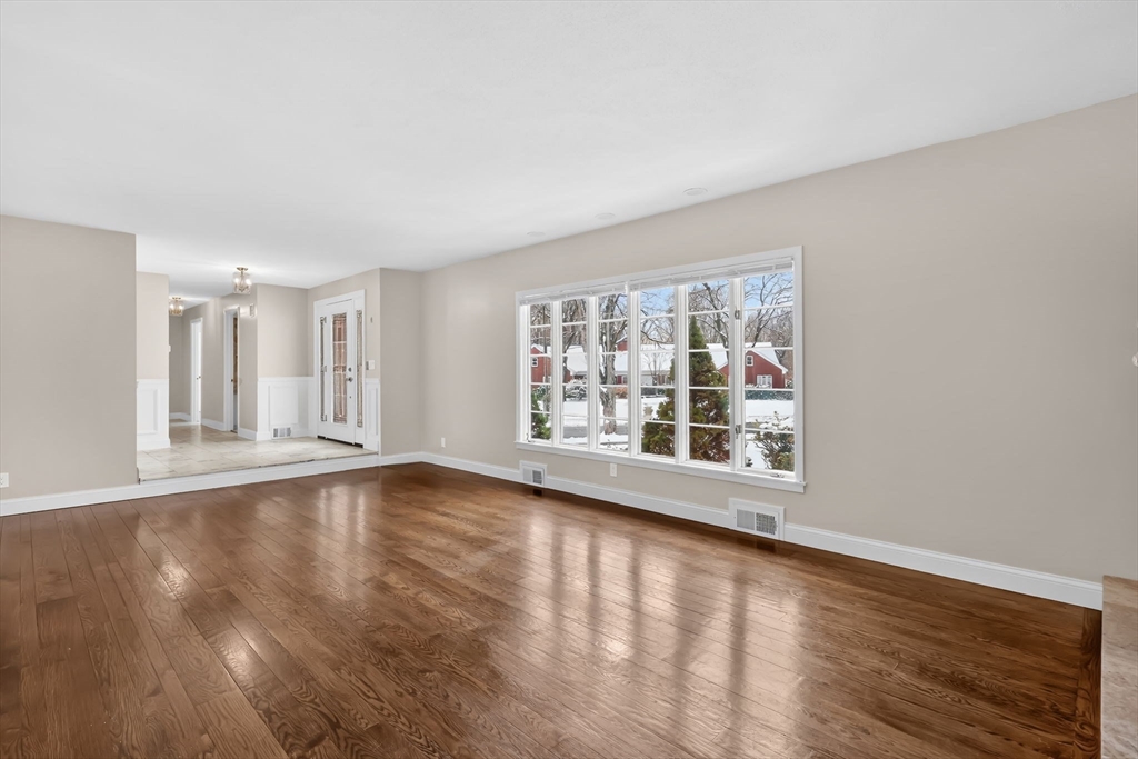 24 Cunningham Street Springfield, MA 01107 - Photo 6 of 42