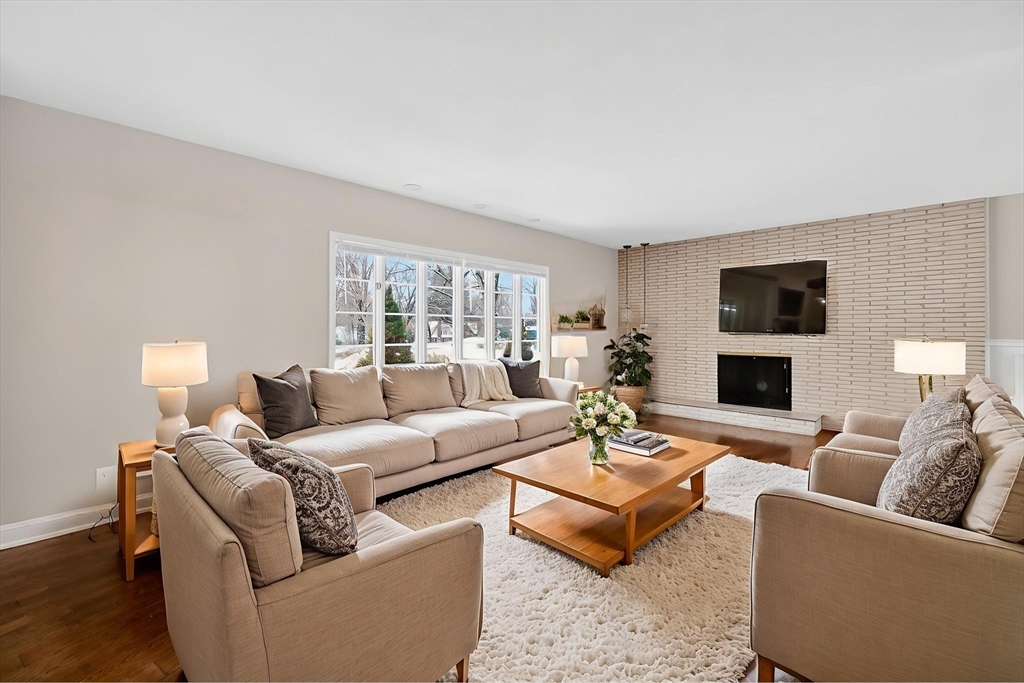 24 Cunningham Street Springfield, MA 01107 - Photo 7 of 42