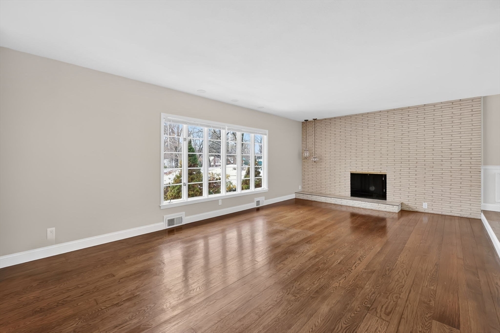 24 Cunningham Street Springfield, MA 01107 - Photo 8 of 42