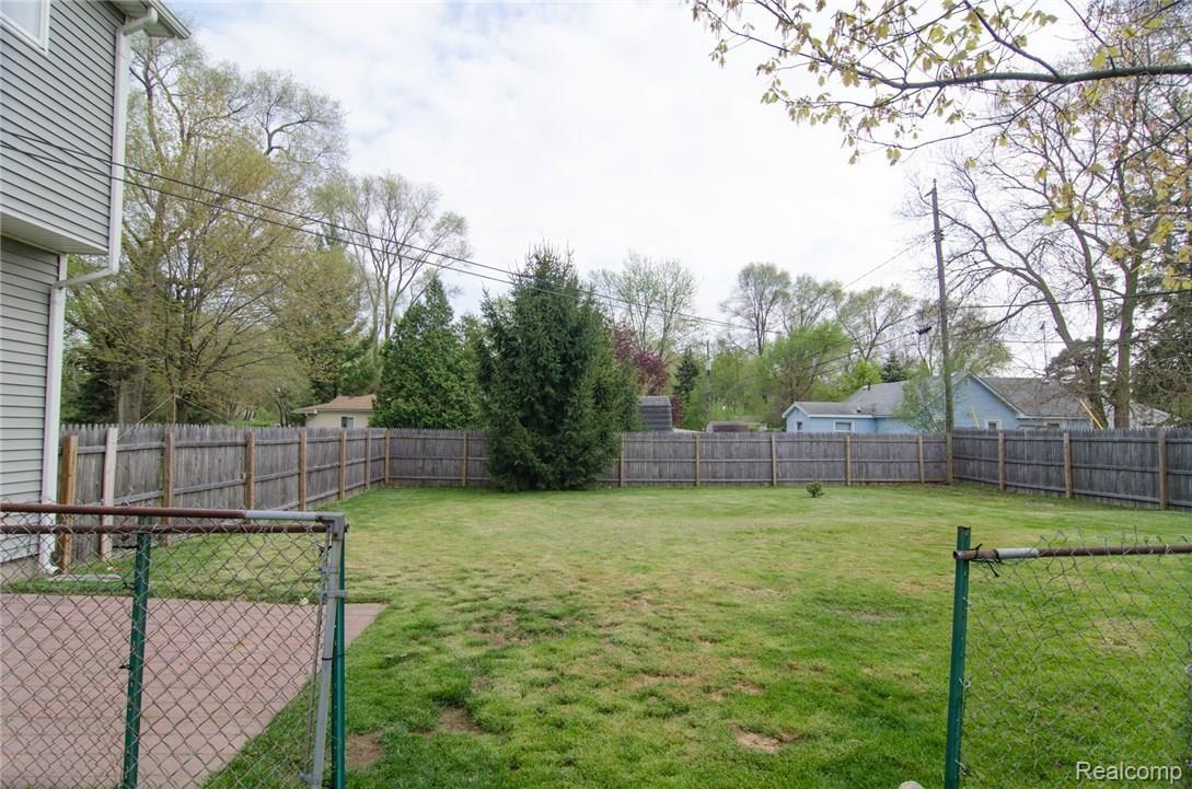 2976 Gerald Avenue Rochester, MI 48307 - Photo 29 of 36 GRU_2923.jpg