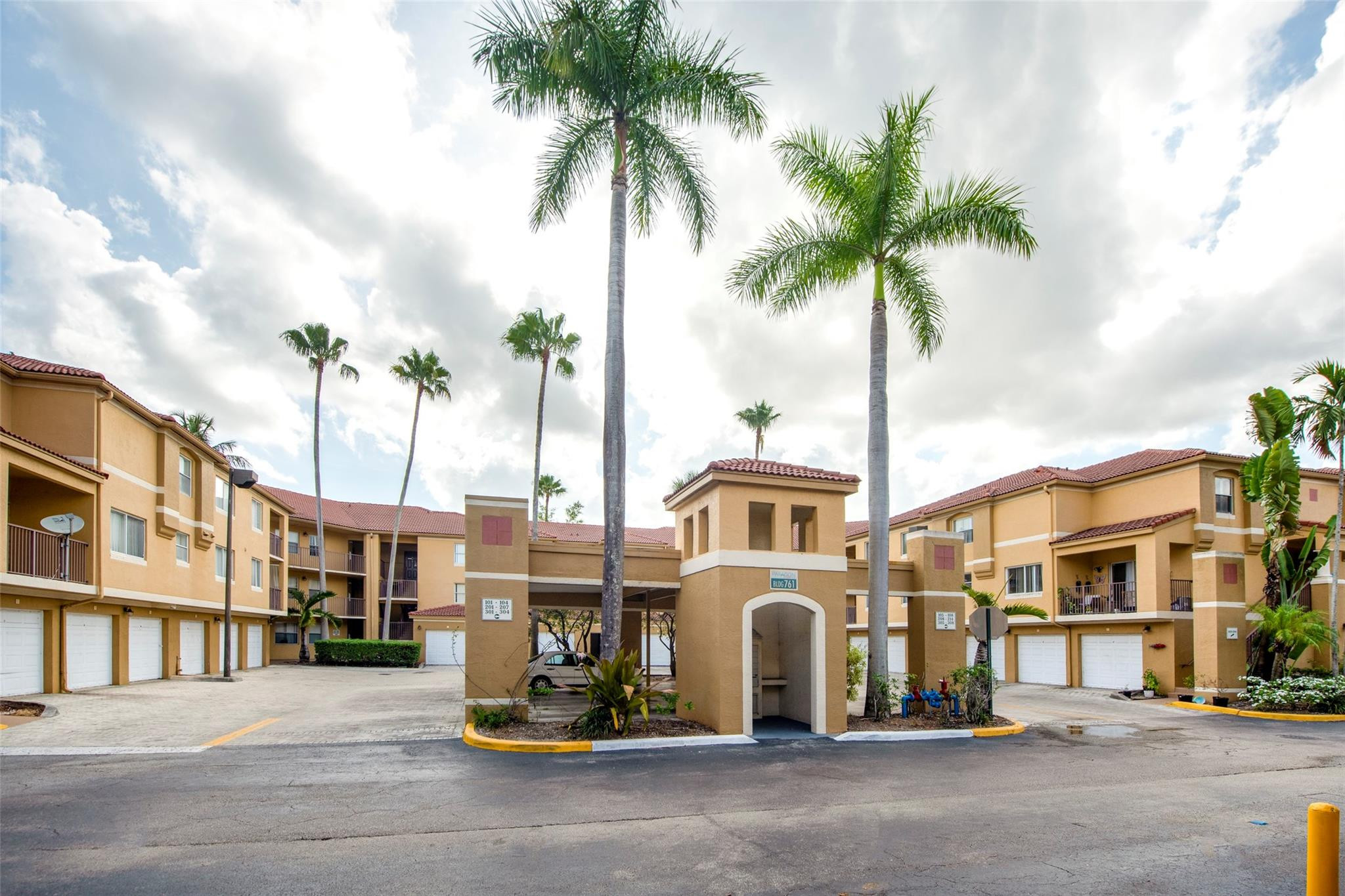 761 North Pine Island Road, Unit 106 Plantation, FL 33324 - Photo 2 of 28 Photo 1