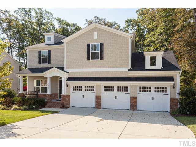 Gorgeous well maintained home that has all the living space you need and a 3 car garage!